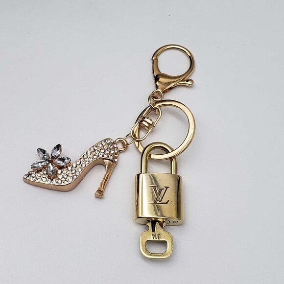 100% Auth Louis Vuitton Lock & Key with unbranded Bagcharm, Keycharm, Keychain - Picture 1 of 6
